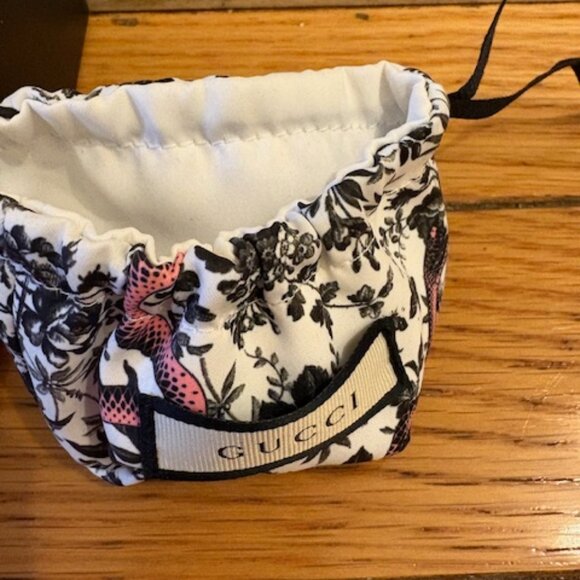 Authentic Gucci Pierced Earrings, NIB, 2021 - Picture 3 of 11